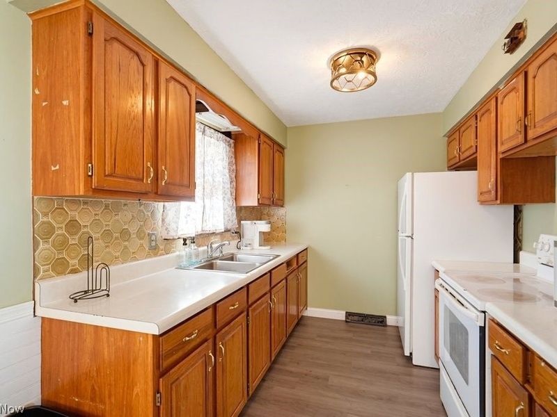 1295 Mohegan Trail , Willoughby, OH 44094 Photo 12