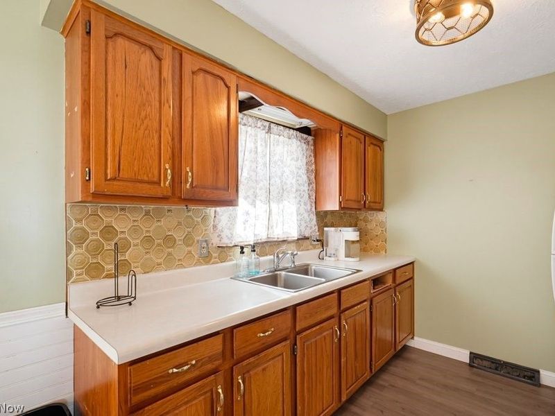 1295 Mohegan Trail , Willoughby, OH 44094 Photo 13