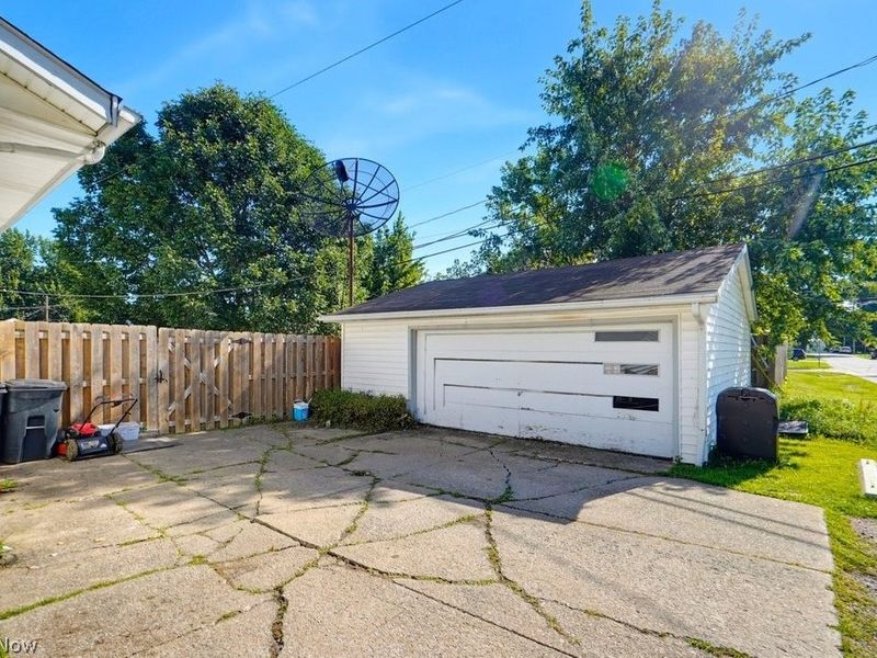 1295 Mohegan Trail , Willoughby, OH 44094 Photo 3