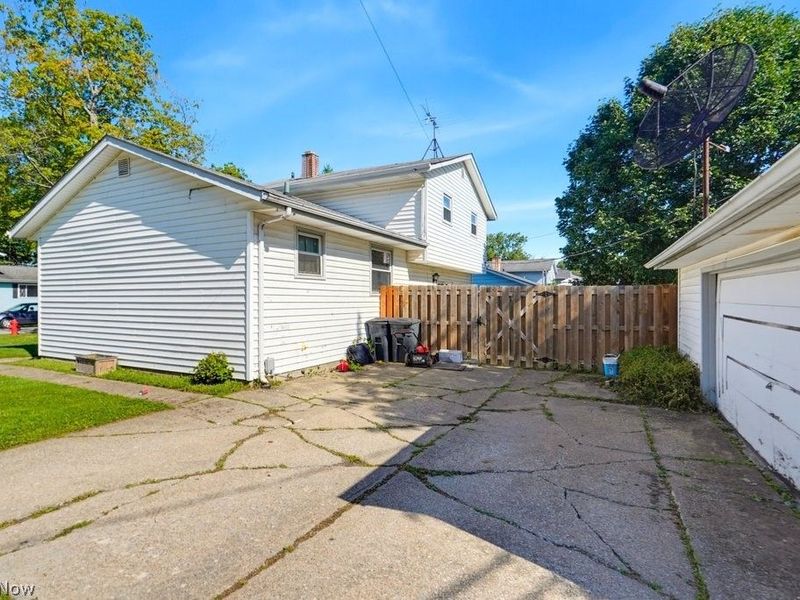 1295 Mohegan Trail , Willoughby, OH 44094 Photo 4