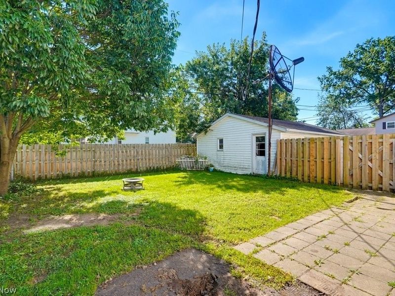 1295 Mohegan Trail , Willoughby, OH 44094 Photo 5