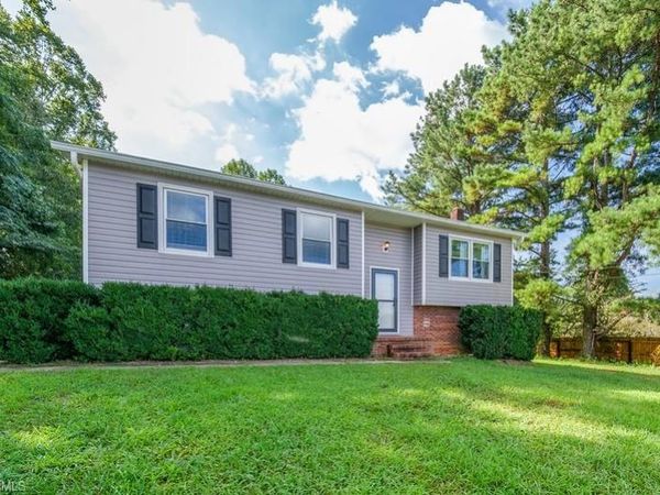 181 White Pines Country Club Road , Mount Airy, NC 27030
