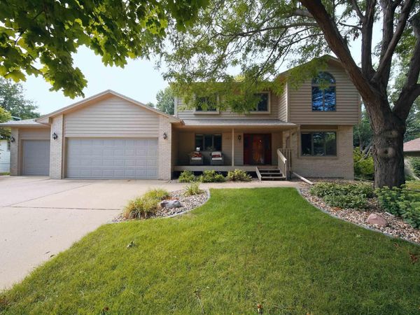 1017 E 63rd St, Sioux Falls, SD 57108
