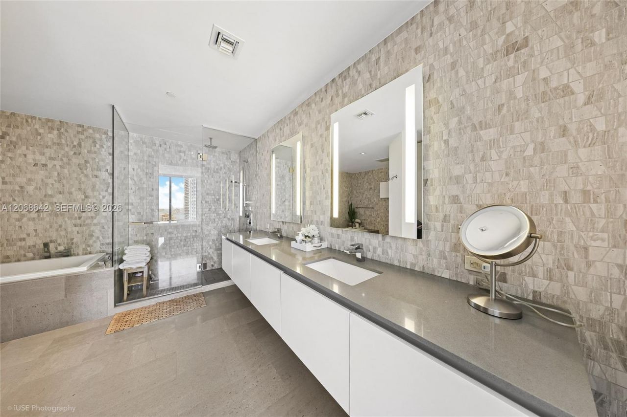 68 SE 6th St , Unit 2909, Miami, FL 33131 Photo