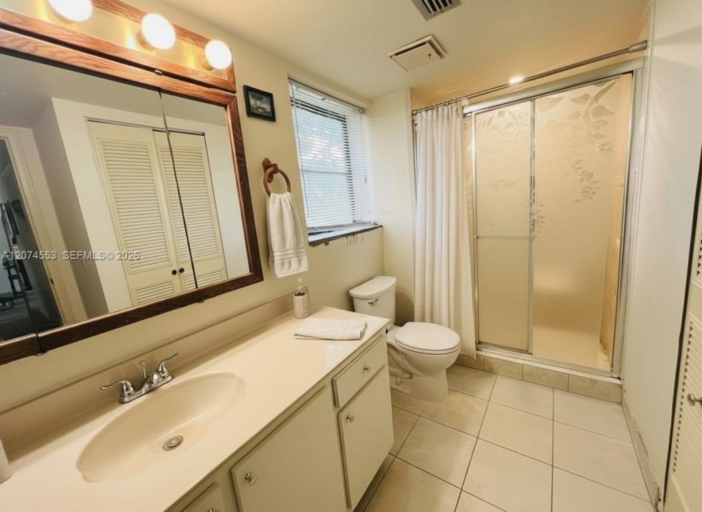 20860 San Simeon Way, Unit 205-6, Miami, FL 33179 Photo