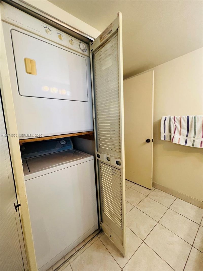 20860 San Simeon Way, Unit 205-6, Miami, FL 33179 Photo
