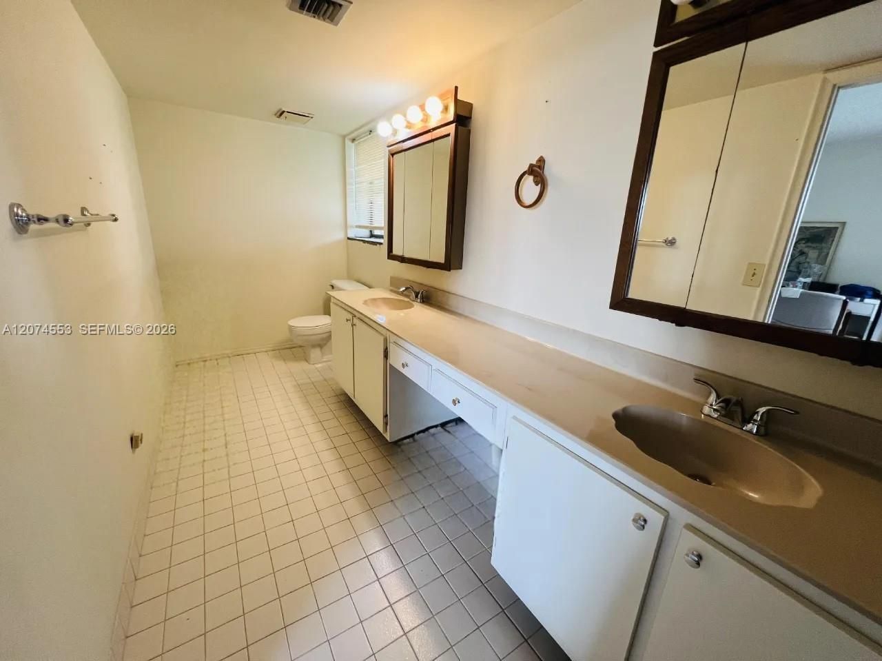 20860 San Simeon Way, Unit 205-6, Miami, FL 33179 Photo
