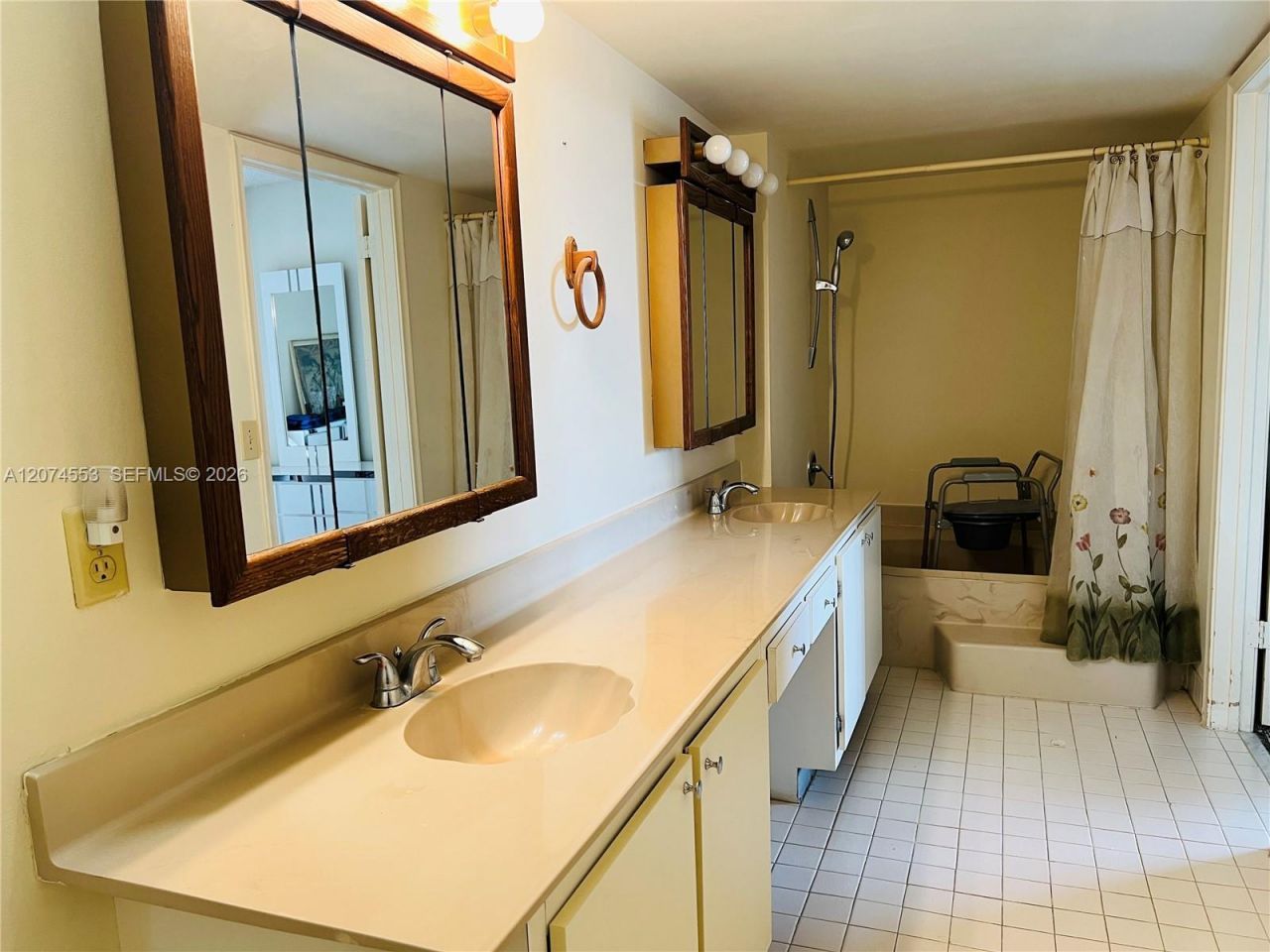 20860 San Simeon Way, Unit 205-6, Miami, FL 33179 Photo
