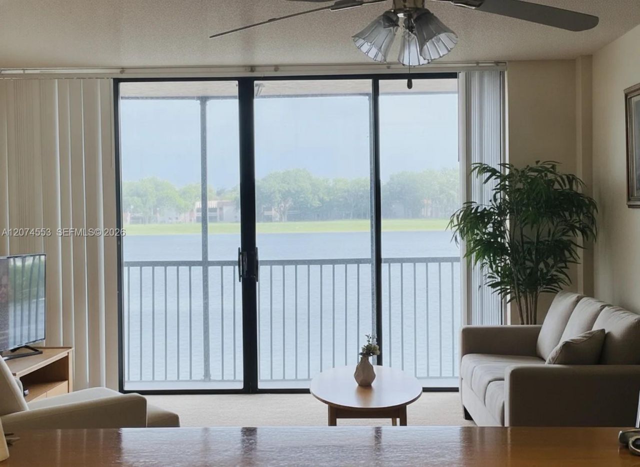 20860 San Simeon Way, Unit 205-6, Miami, FL 33179 Photo