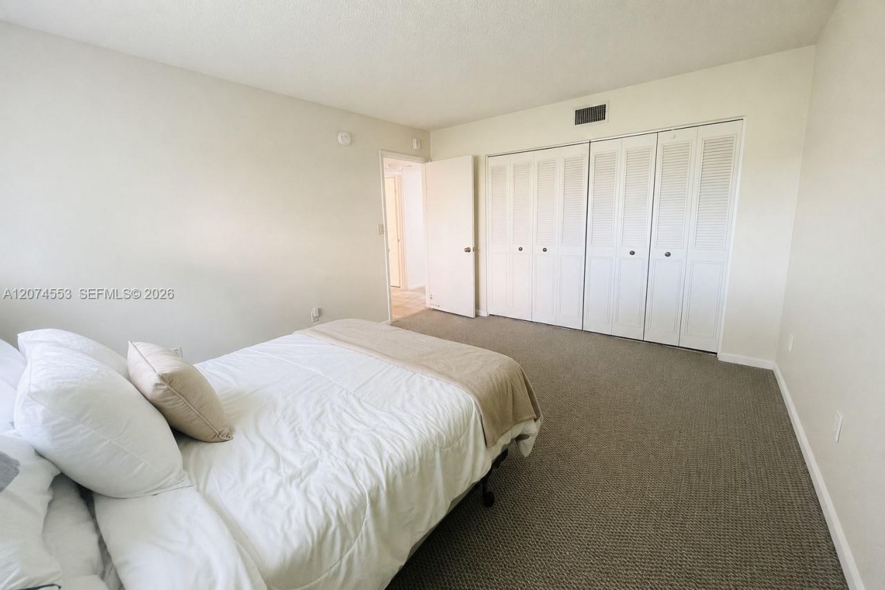20860 San Simeon Way, Unit 205-6, Miami, FL 33179 Photo