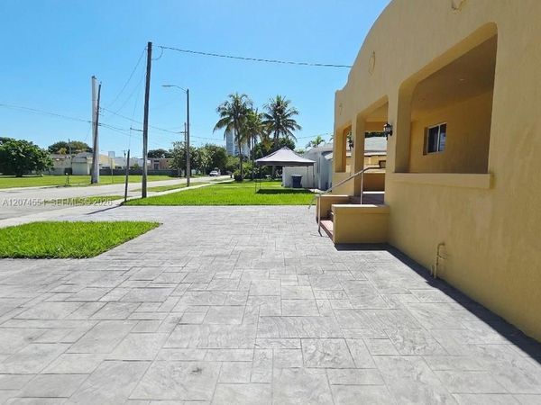 1934 NW 35th St , Miami, FL 33142