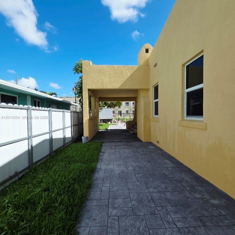 1934 NW 35th St , Miami, FL 33142 Photo