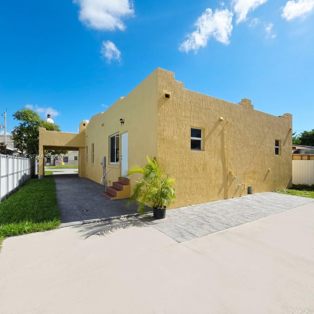 1934 NW 35th St , Miami, FL 33142 Photo