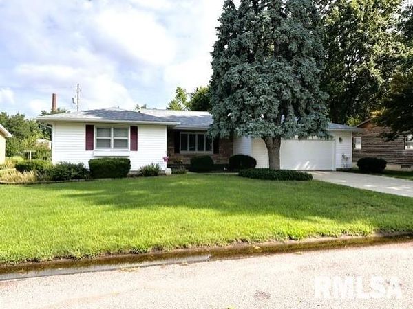 418 Southville Drive, Jacksonville, IL 62650