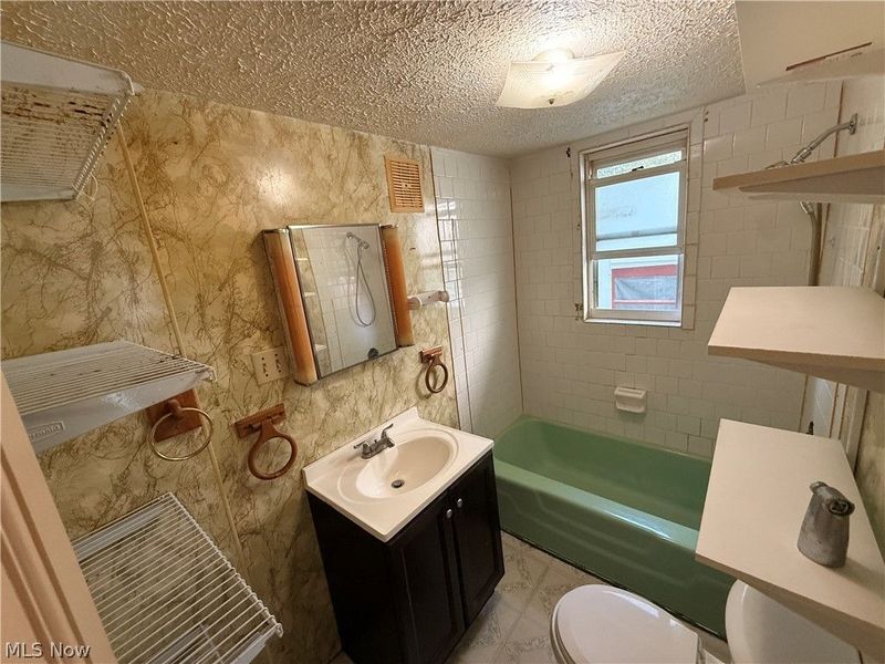 1868 E 34th Street, Lorain, OH 44055 Photo 9