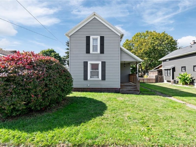 132 31st Street SW, Barberton, OH 44203 Photo 2