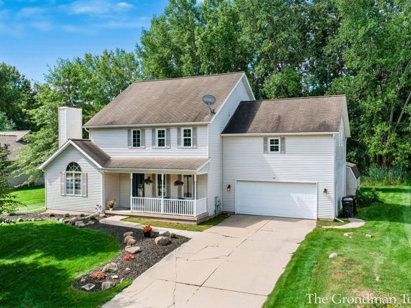 40 Rockview Drive NE, Rockford, MI 49341