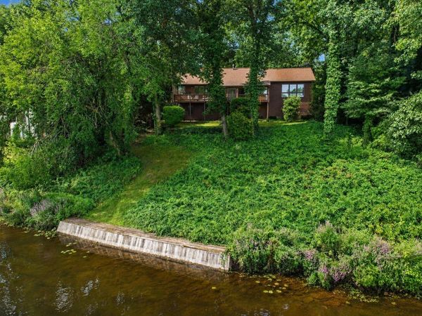 9808 Oak Forest Circle, Kalamazoo, MI 49009