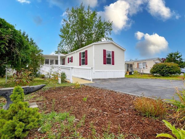 13 Madeline St, Wareham, MA 02538