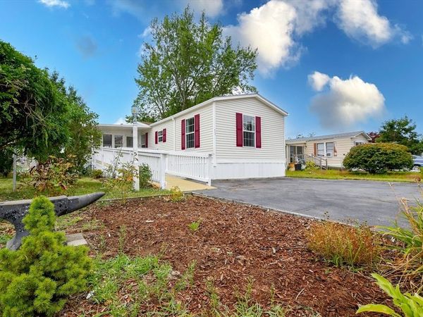 13 Madeline St, Wareham, MA 02538