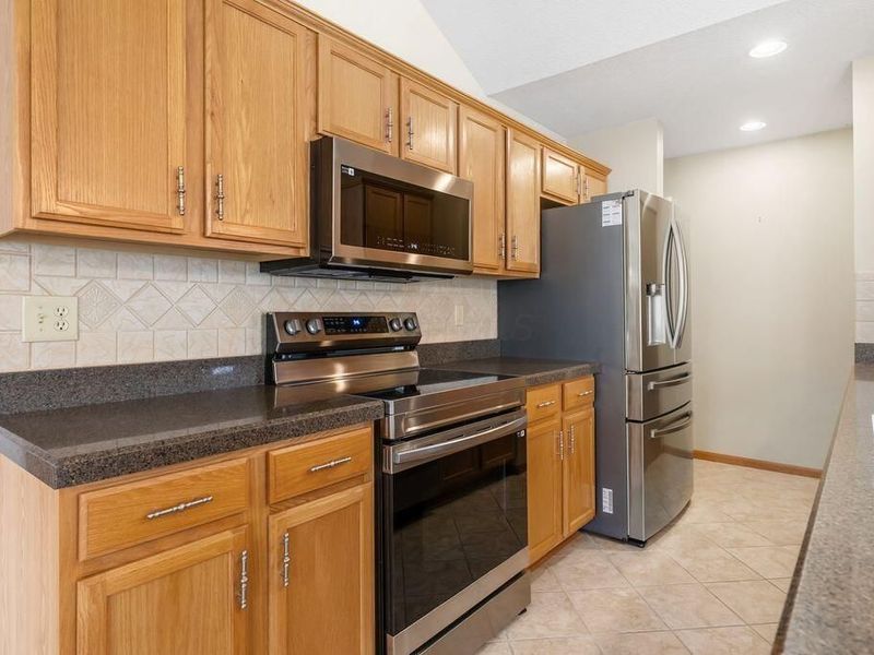 1297 Amberlea Drive E, Unit 12, Columbus, OH 43230 Photo 18