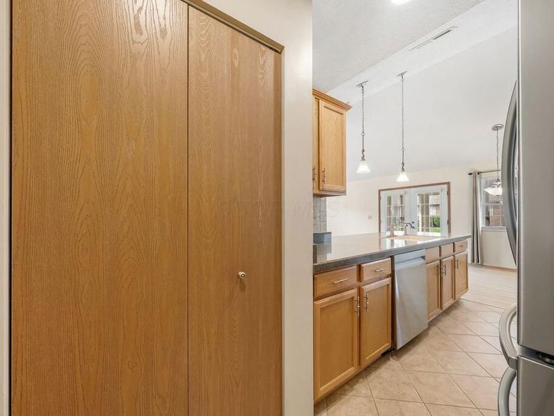 1297 Amberlea Drive E, Unit 12, Columbus, OH 43230 Photo 22
