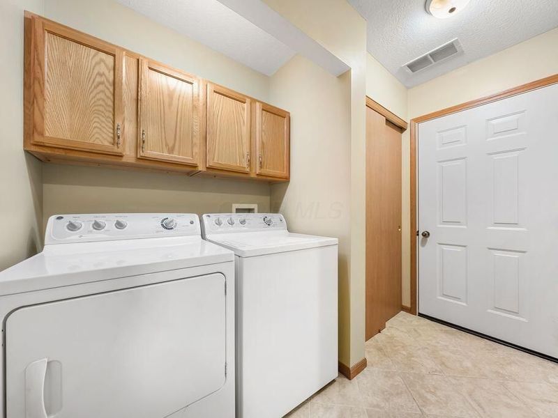 1297 Amberlea Drive E, Unit 12, Columbus, OH 43230 Photo 25
