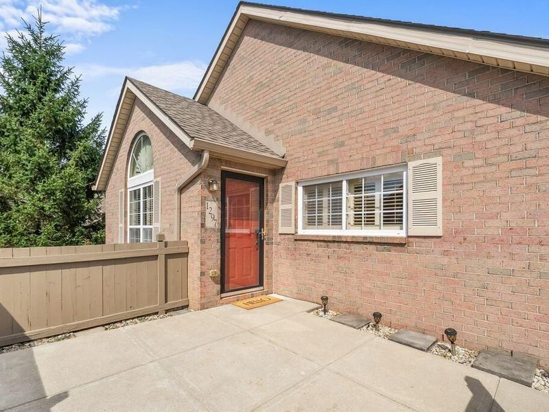 1297 Amberlea Drive E, Unit 12, Columbus, OH 43230 Photo 4