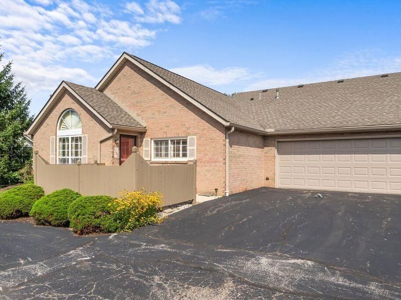 1297 Amberlea Drive E, Unit 12, Columbus, OH 43230 Photo 5