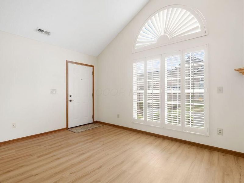 1297 Amberlea Drive E, Unit 12, Columbus, OH 43230 Photo 7