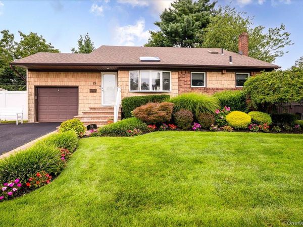 19 Jerold Street, Plainview, NY 11803