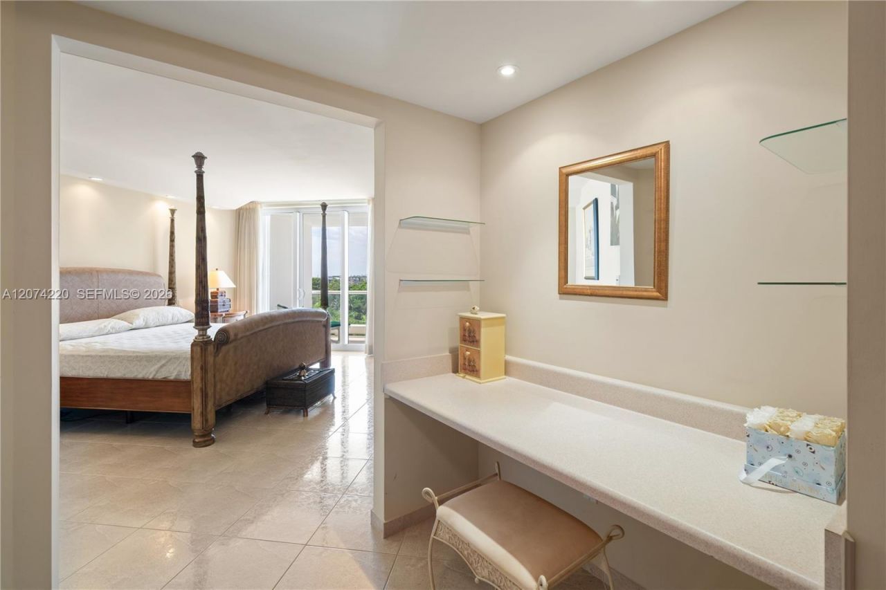 7000 Island Blvd , Unit 609, Aventura, FL 33160 Photo