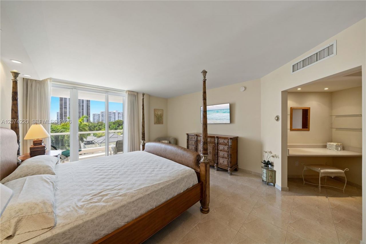 7000 Island Blvd , Unit 609, Aventura, FL 33160 Photo