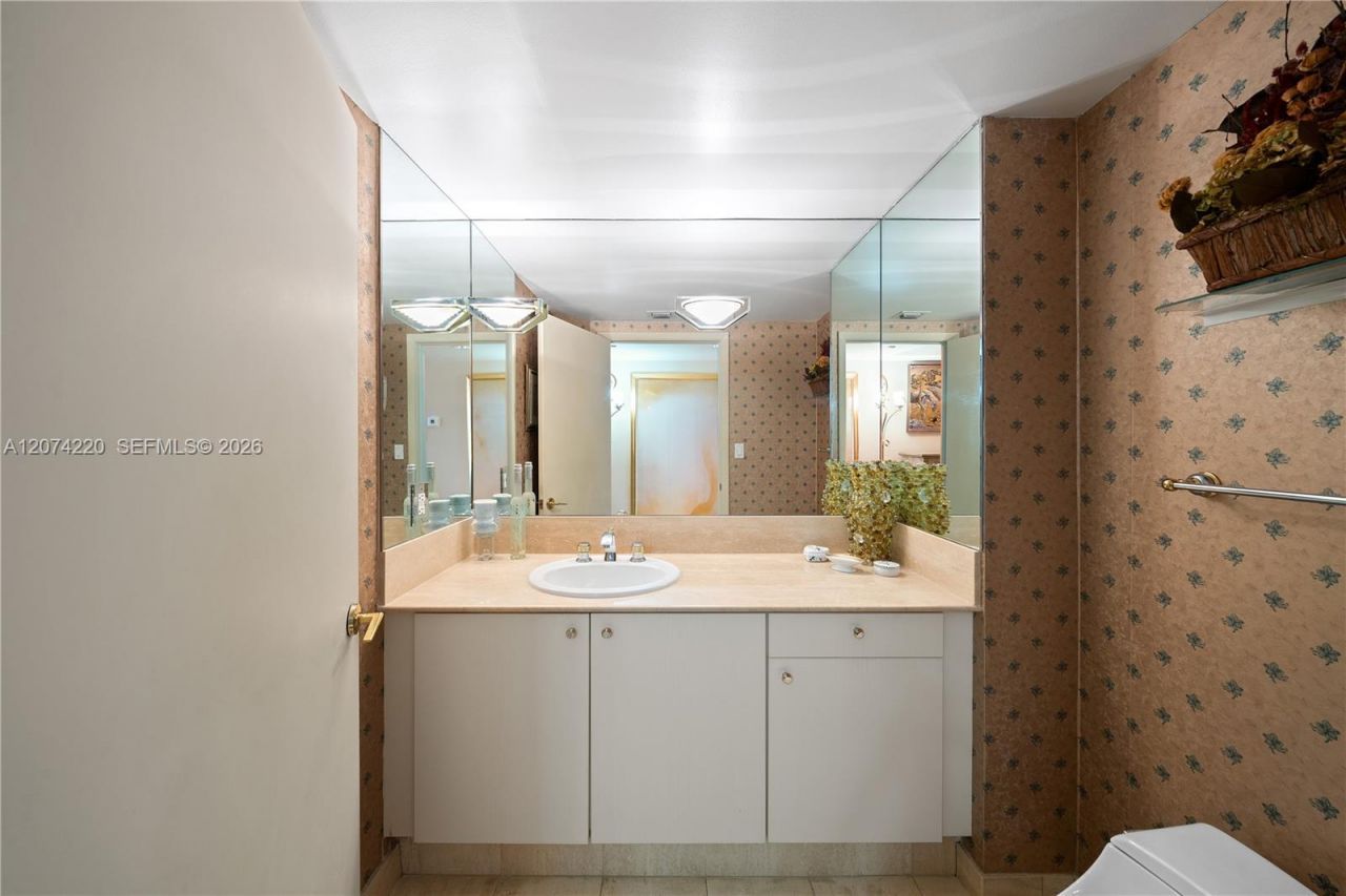 7000 Island Blvd , Unit 609, Aventura, FL 33160 Photo