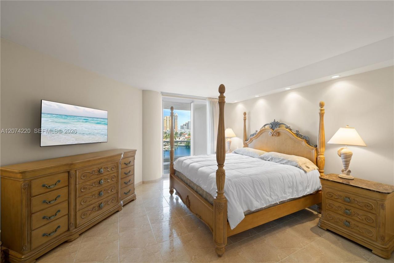 7000 Island Blvd , Unit 609, Aventura, FL 33160 Photo
