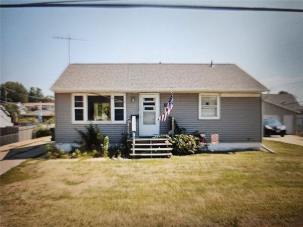 109 Edgewood Road NW, Cedar Rapids, IA 52405