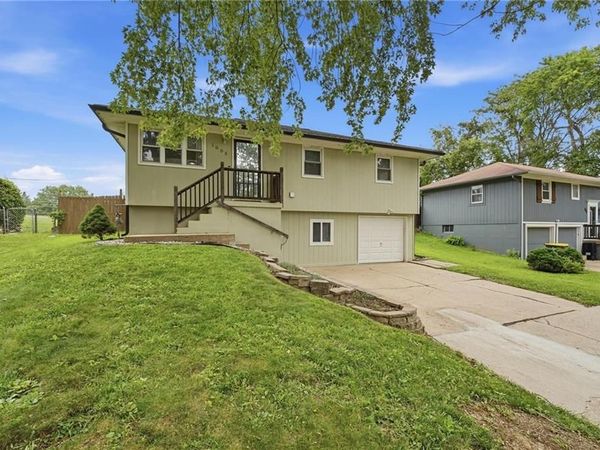 1005 NE Wien Avenue, Blue Springs, MO 64014