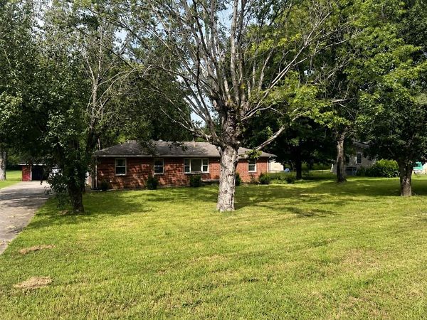 372 Main St S, Brush Creek, TN 38547