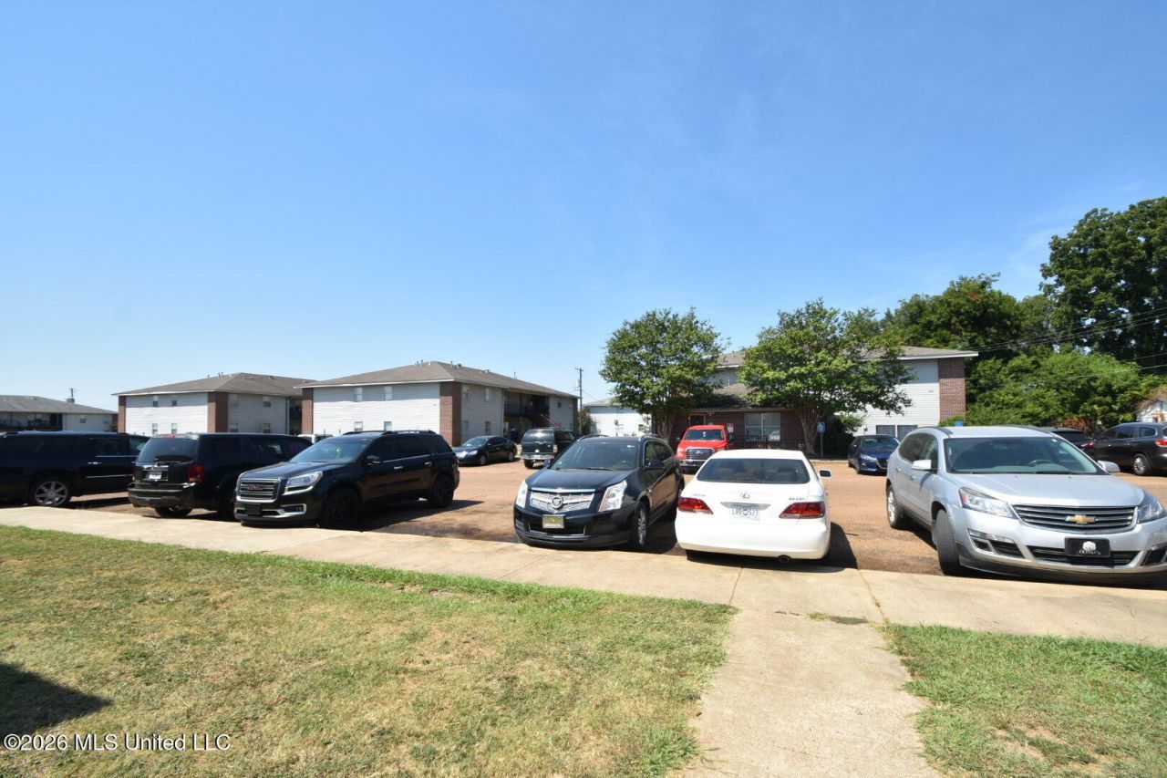 1300 Roosevelt Avenue, Greenwood, MS 38930 Main Photo