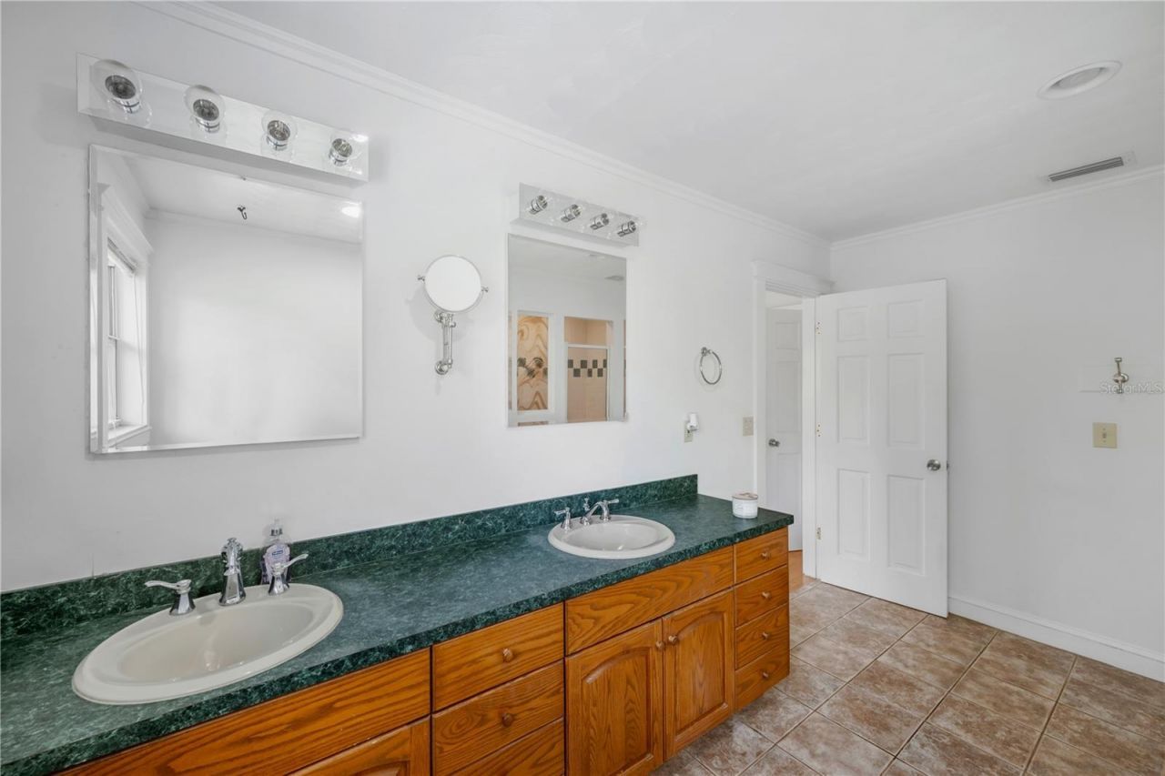 1708 Woodbine Drive , Brandon, FL 33510 Photo