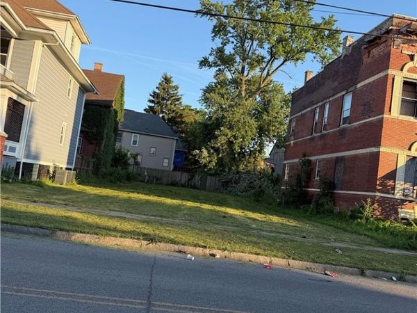 725 Cedar Avenue , Niagara Falls, NY 14301