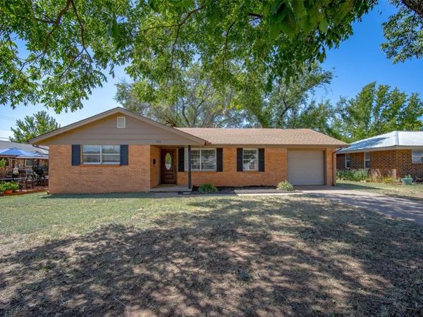 403 Garrett Avenue, Lindsay, OK 73052