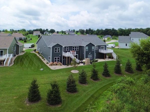 1878 Farmlane DRIVE, Slinger, WI 53086