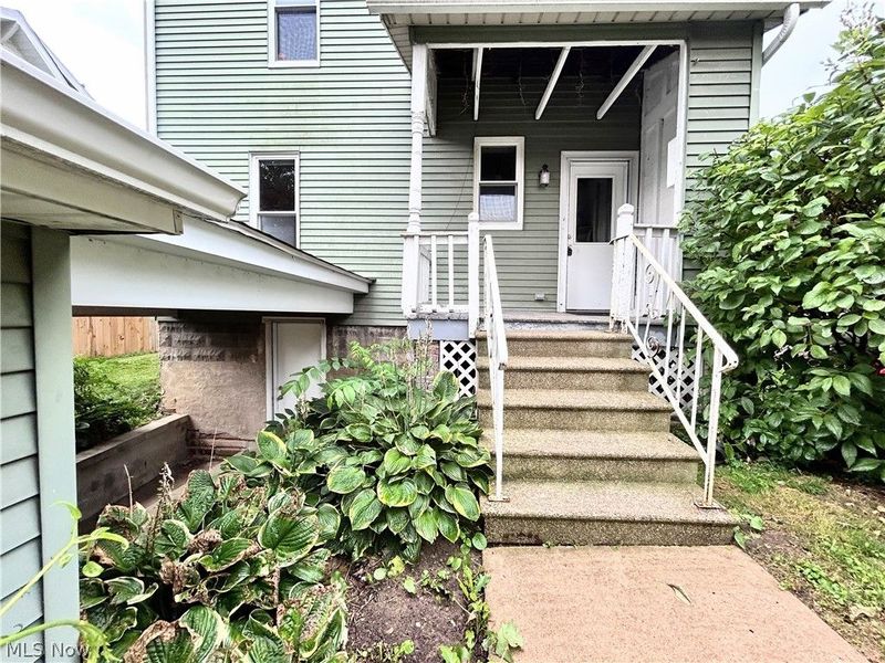 547 W Maple Street, North Canton, OH 44720 Photo 5