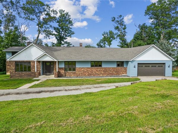 6220 High Country Dr NE , Cedar Rapids, IA 52411