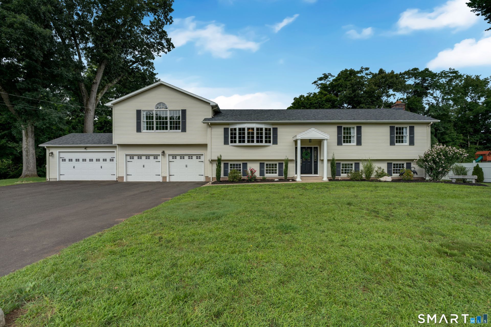 31 Stone Hedge, North Haven, CT 06473 Main Photo
