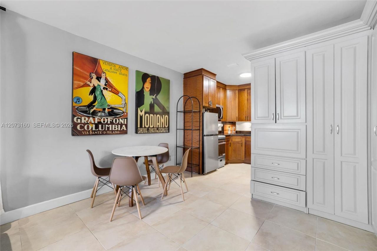 2445 Lake Pancoast Dr , Unit 4, Miami Beach, FL 33140 Photo