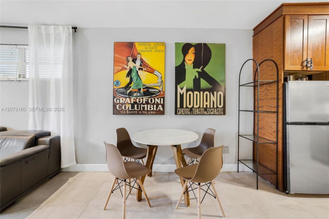2445 Lake Pancoast Dr , Unit 4, Miami Beach, FL 33140 Photo