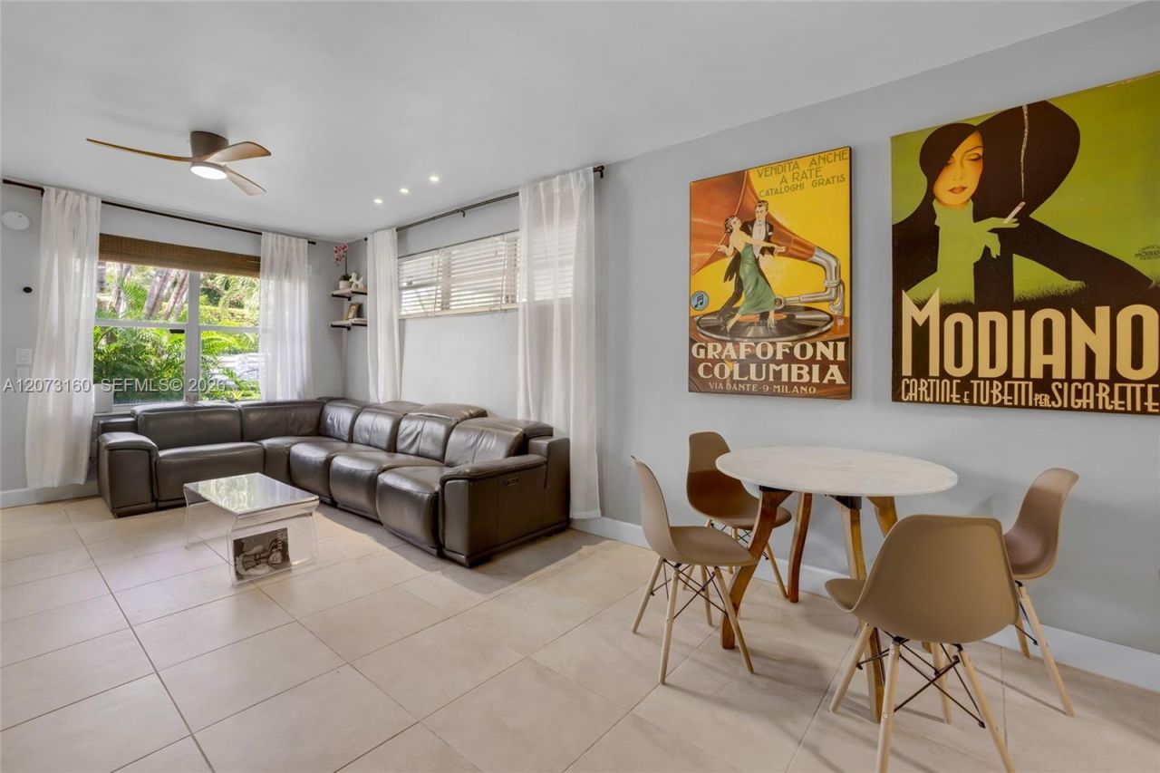2445 Lake Pancoast Dr , Unit 4, Miami Beach, FL 33140 Photo