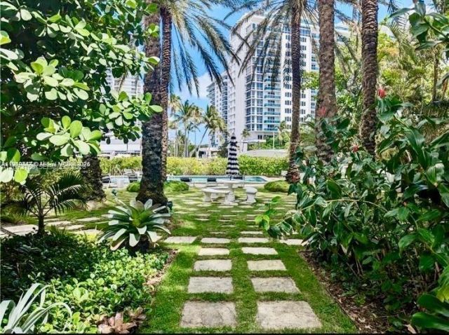 2445 Lake Pancoast Dr , Unit 4, Miami Beach, FL 33140 Photo